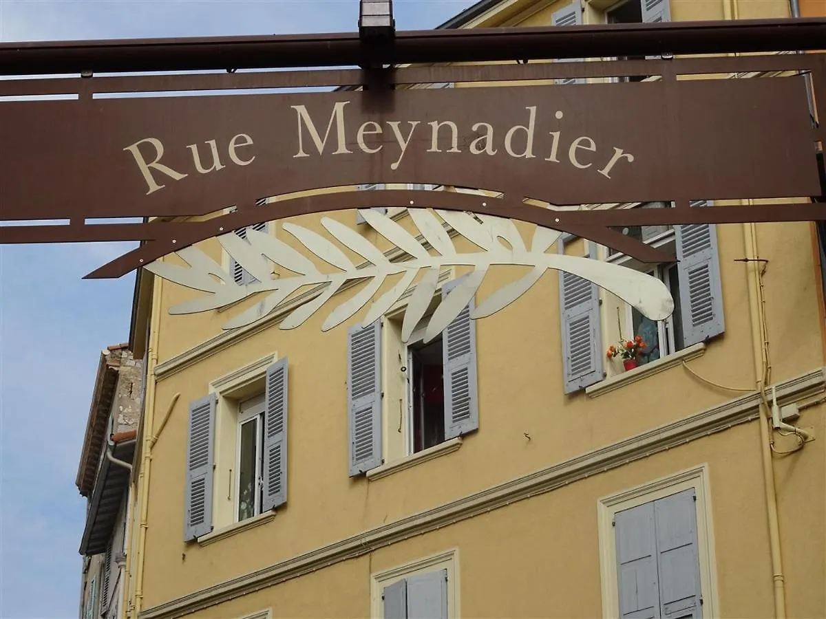 Apartment Rue St Antoine Cannes